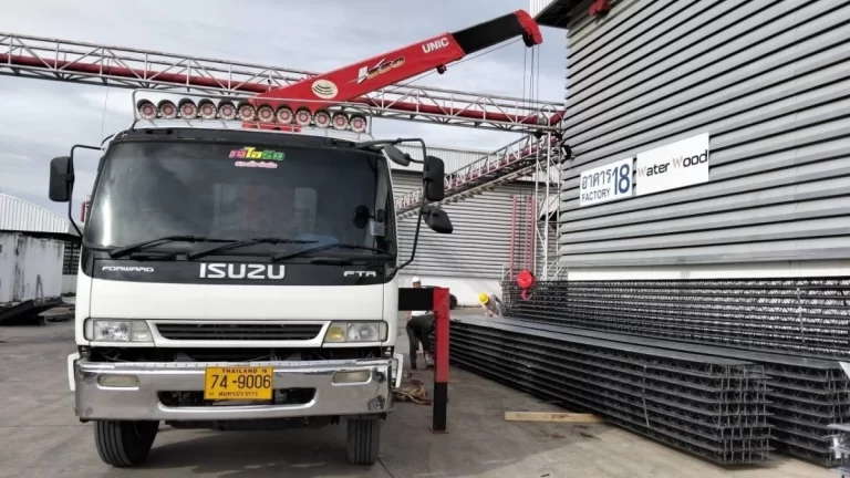 เครนสี่แยกมาบโป่ง